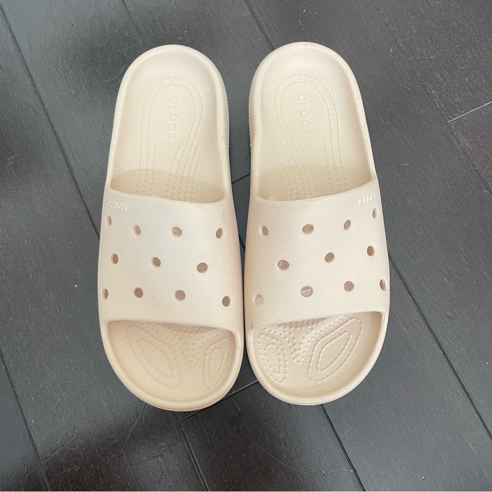 CROCS Cream Sandals - Picture 8 of 11